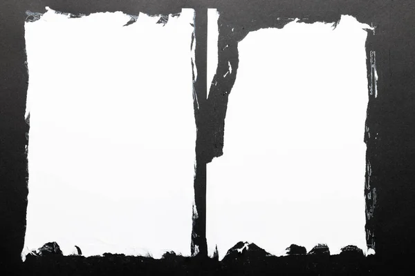 Zerrissene Stücke Weißen Papiers Mit Kopierraum Auf Schwarzem Hintergrund Abstraktes — Stockfoto
