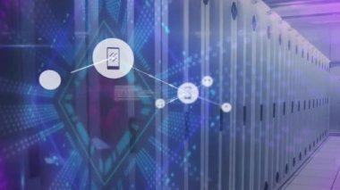 Bilgisayar sunucuları üzerinden simgeler ve veri işleme ağlarının animasyonu. Küresel hesaplama, bağlantılar, ağlar ve veri işleme kavramı dijital olarak oluşturulmuş video.