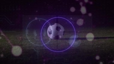 Neon geometrik şekillerin animasyonu, futbol oyuncusunun düşük kesiminin topu tutması üzerine. Spor teknolojisi kavramı