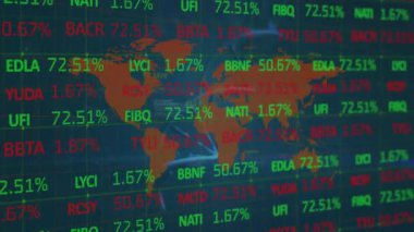 Dünya haritasının animasyonu, DNA ipliği ve kara arkaplan üzerindeki veri işlemesi. Küresel bilim, hesaplama, bağlantılar ve dijital olarak oluşturulmuş video işleme kavramı.