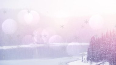 Noel 'de köknar ağaçlarının üzerine düşen kar animasyonu. Noel, gelenek ve kutlama konsepti dijital olarak oluşturuldu.