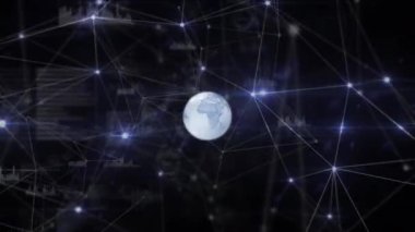 Soyut arkaplan üzerindeki çizgiler ve grafik simgeleriyle bağlantılı noktaların üzerindeki dünyanın animasyonu. Dijital olarak üretilmiş, hologram, küreselleşme, iletişim, rapor, finans, aydınlatma ve teknoloji.