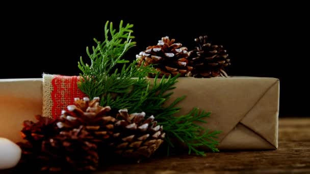 Animation Frohe Weihnachten Karácsonyi Üdvözlet Szöveg Felett Gyertyák Karácsonyi Dekorációk — Stock videók