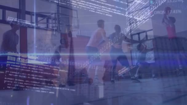 Анімація Двійкових Кодів Комп Ютерна Мова Над Багаторасовими Баскетболістами Практикуються — стокове відео
