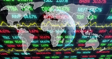 Kara zemin üzerinde dünya haritası ve küresi olan borsa ve veri işleme görüntüsü. Küresel finansman, iş ve dijital arayüz kavramı dijital olarak oluşturulmuş görüntü.