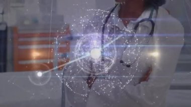 Afro-Amerikan kadın doktor üzerinden Dünya ile olan bağlantıların animasyonu. Küresel tıp, bağlantılar ve dijital arayüz konsepti dijital olarak oluşturulmuş video.