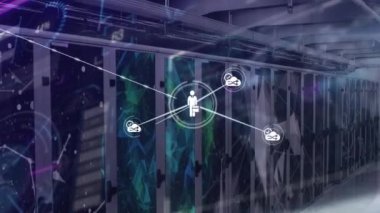 Bilgisayar sunucuları üzerinden simgeler ve veri işleme ağlarının animasyonu. Küresel hesaplama, bağlantılar, ağlar ve veri işleme kavramı dijital olarak oluşturulmuş video.
