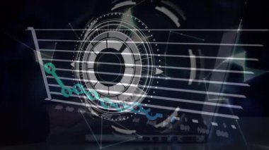 Siyah arkaplan üzerinde dünya ve veri işleme ile kapsam taraması animasyonu. Küresel teknoloji, bilgisayar ve dijital arayüz kavramı dijital olarak oluşturulmuş video.