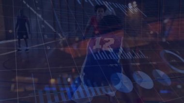 Sarayda basketbol oynayan çok ırklı erkek oyuncuların grafiklerinin ve sayılarının animasyonu. Dijital bileşik, çoklu pozlama, iş, takım çalışması, rapor, finans, rakip, spor ve rekabet.