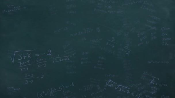 Animering Matematiska Ekvationer Över Grå Bakgrund Global Vetenskap Databehandling Anslutningar — Stockvideo