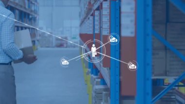 Depodaki beyaz erkek işçilerin ikonlarla olan bağlantılarının animasyonu. Dijital olarak oluşturulmuş küresel bağlantılar, dağıtım ve dijital arayüz kavramı.