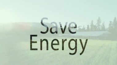 Enerji tasarrufu metninin animasyonu, çatı katlı havadan görüş, tarım alanı ve açık havada güneş. Dijital bileşik, çoklu pozlama, manzara, yenilenebilir enerji ve çevre kavramı.