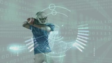 Afrika kökenli Amerikalı erkek Amerikan futbolcu üzerinde tarama yaparak veri işleme animasyonu. Küresel spor, bilgisayar ve dijital arayüz kavramı dijital olarak oluşturulmuş video.