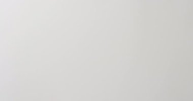 Beyaz arka planda soluk yeşil STD farkındalık şeridi ile fotokopi çekilen el videosu. Tıp, sağlık hizmetleri, sağlık hizmetleri ve sağlık farkındalığı kavramı.