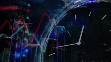 Saat ve dünya haritası üzerinde finansal veri işleme animasyonu. Küresel hesaplama, iş, finans ve veri işleme kavramı dijital olarak oluşturulmuş video.