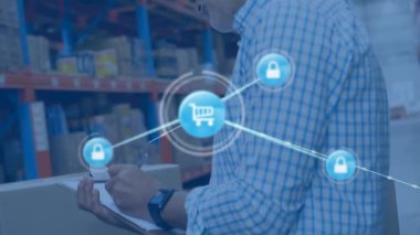 Depodaki beyaz erkek işçilerin ikonlarla olan bağlantılarının animasyonu. Küresel gönderim, dağıtım ve dijital arayüz kavramı dijital olarak oluşturulmuş video.