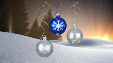 Köknar ağaçlarının üzerinde noel süslerinin canlandırılması. Noel, kış ve kutlama konsepti dijital olarak oluşturulmuş video.