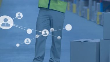 Depodaki beyaz erkek işçilerin ikonlarla olan bağlantılarının animasyonu. Dijital olarak oluşturulmuş küresel bağlantılar, dağıtım ve dijital arayüz kavramı.