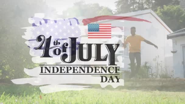Анімація Тексту Дня Незалежності Над Афроамериканською Родиною Прапором Сша Глобальний — стокове відео