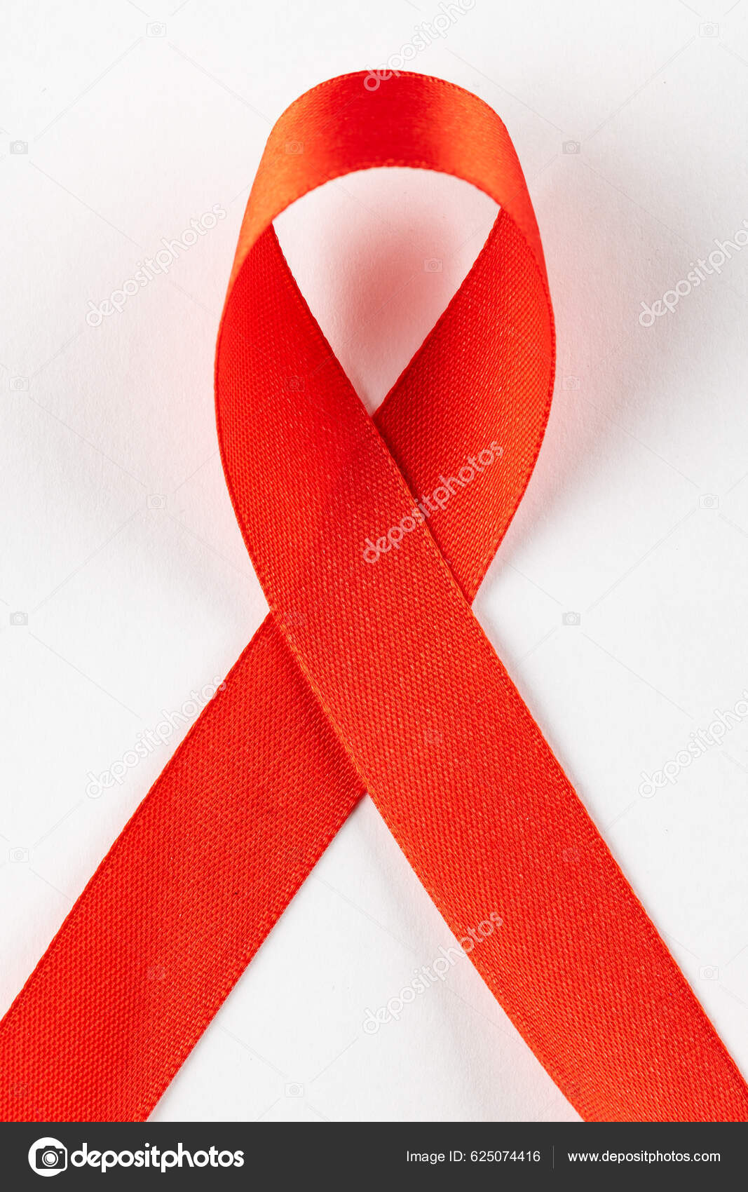 Pystysuora Koostumus Punainen Nauha Hiv Tai Aids Tietoisuutta Valkoisella  Pohjalla — valokuva © vectorfusionart #625074416
