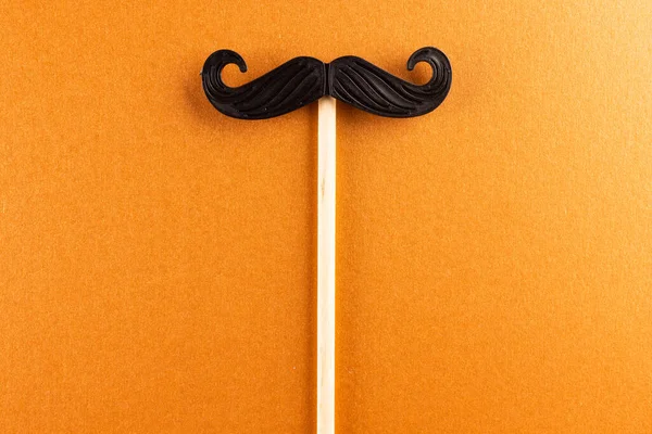 Composition Fausse Moustache Sur Bâton Sur Fond Orange Avec Espace — Photo