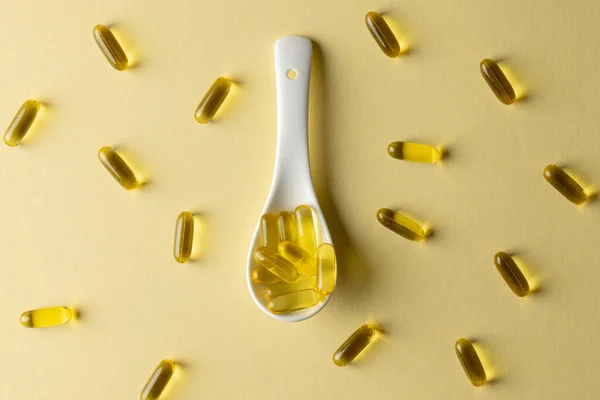 Composition Oil Capsules White Spoon Yellow Background Medicine Medical Services — Stock Photo, Image
