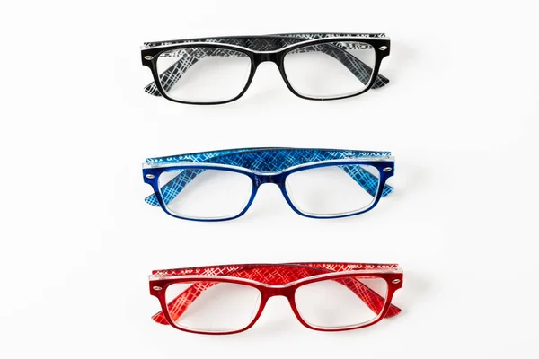 Beyaz Arka Planda Farklı Renk Gözlüğün Bileşimi Tıp Sağlık Hizmetleri — Stok fotoğraf