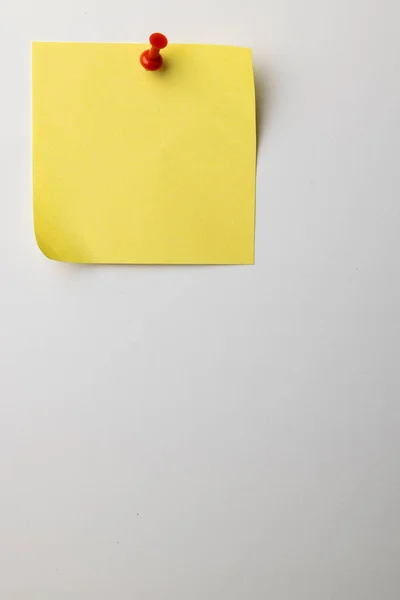 Κίτρινη Αυτοκόλλητη Σημείωση Σημείωμα Και Αντίγραφο Χώρου Λευκό Φόντο Αφηρημένο — Φωτογραφία Αρχείου