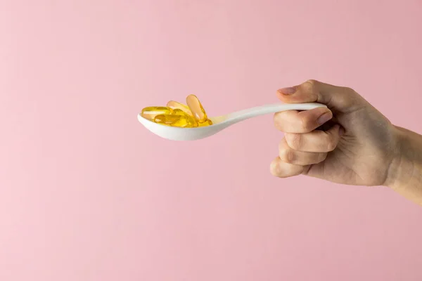 Composition Hand Holding Spoon Oil Capsules Pink Background Copy Space — Stock Photo, Image