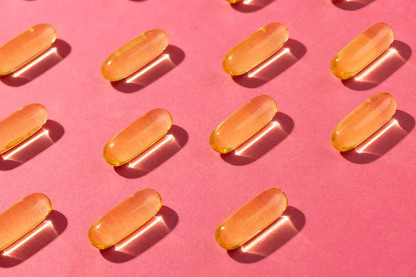 Composition Oil Capsules Arranged Rows Pink Background Medicine Medical Services — Stock Photo, Image
