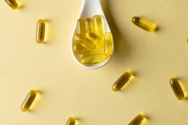 Composition Oil Capsules White Spoon Yellow Background Copy Space Medicine — Stock Photo, Image