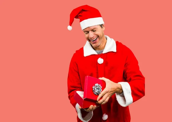Beyaz Adam Noel Baba Kostümü Giyip Turuncu Arka Planda Fotokopi — Stok fotoğraf