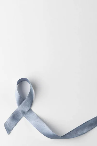 Composition Verticale Ruban Gris Pour Sensibilisation Cancer Sur Fond Blanc — Photo