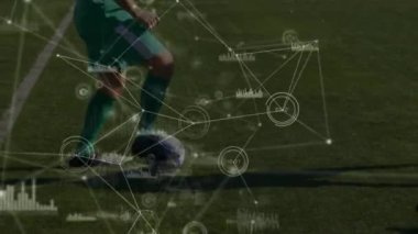 Futbolcular üzerinde bağlantı ve veri işleme animasyonları. Küresel spor, rekabet, iş dünyası, finans, bilgisayar ve veri işleme kavramı dijital olarak oluşturuldu.