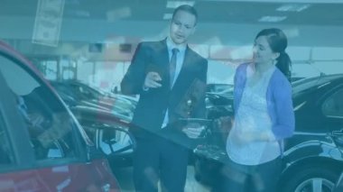 Kafkasyalı iş adamı ve kadın üzerindeki banknotların animasyonu. Küresel iş ve dijital arayüz kavramı dijital olarak oluşturulmuş video.