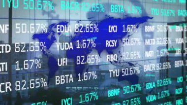 Veri işleme ve şehir haritasının animasyonu. küresel iş ve dijital arayüz kavramı dijital olarak oluşturulmuş video.