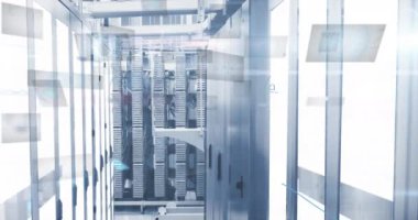 Sunucu odasında bilgi arayüzü animasyonu ve aydınlatılmış hareket çubukları. Dijital bileşik, çoklu pozlama, küreselleşme, veritabanı, rapor, finans, teknoloji, ağ sunucu kavramı.