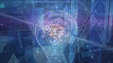 Soyut arkaplanda qr kodunun animasyonu, bağlantılı noktalar ve programlama dili. Dijital olarak üretilmiş, hologram, küreselleşme, barkod, kodlama, makine öğrenme, teknoloji kavramı.