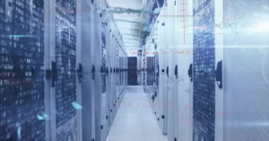 Bilgisayar sunucu odasına karşı matematik denklemleri ve veri işleme animasyonları. Bilgisayar arayüzü ve iş veri depolama teknolojisi kavramı