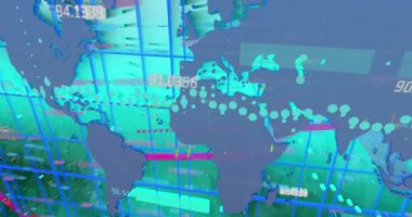 Dünya haritası üzerinde veri işleme animasyonu. Küresel iş, hayvanlar ve dijital arayüz kavramı dijital olarak oluşturulmuş video.