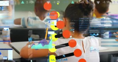 Veri işleme ve DNA 'nın animasyonu öğretmenle birlikte çeşitli okul çocuklarına uygulanır. Küresel eğitim ve dijital arayüz kavramı dijital olarak oluşturulmuş video.