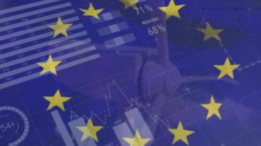 eu bayrağı ve rüzgar türbini üzerinde veri işleme animasyonu. Küresel çevre, sürdürülebilirlik ve Avrupa Birliği, bağlantılar ve veri işleme kavramı dijital olarak oluşturulmuş video.