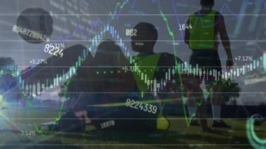 Futbolcular üzerinde bağlantı ve veri işleme animasyonları. Küresel spor, rekabet, iş dünyası, finans, bilgisayar ve veri işleme kavramı dijital olarak oluşturuldu.