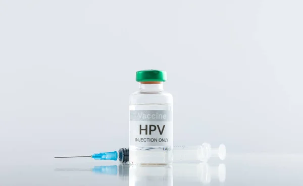Zusammensetzung Der Hpv Impfflasche Und Spritze Auf Weißem Hintergrund Mit — Stockfoto