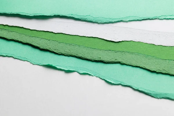 Rasgou Pedaços Papel Colorido Espaço Cópia Fundo Branco Textura Papel — Fotografia de Stock