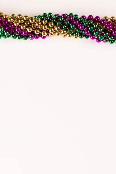 Composição Grânulos Coloridos Mardi Gras Com Espaço Cópia Sobre Fundo — Fotografia de Stock