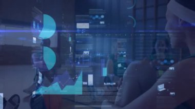 Basketbol maçında istatistik ve veri işleme animasyonu. Küresel spor, iş, finans, hesaplama ve veri işleme kavramı dijital olarak oluşturulmuş video.