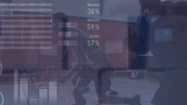 Basketbol maçında istatistik ve veri işleme animasyonu. Küresel spor, iş, finans, hesaplama ve veri işleme kavramı dijital olarak oluşturulmuş video.
