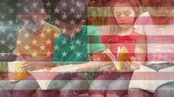 Animacja Równań Matematycznych Flagi Usa Nad Różnymi Uczniami Globalny Biznes — Wideo stockowe
