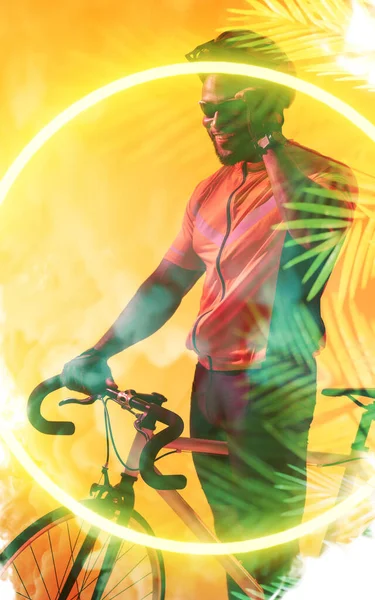 非洲裔美国男性骑自行车者的组合 叶型呈黄色背景 复制空间 多重接触 运动员 自行车 — 图库照片